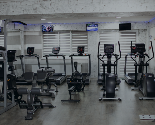 Sală pentru antrenamente de karate și pilates la clubul Global Fitness, Țicani